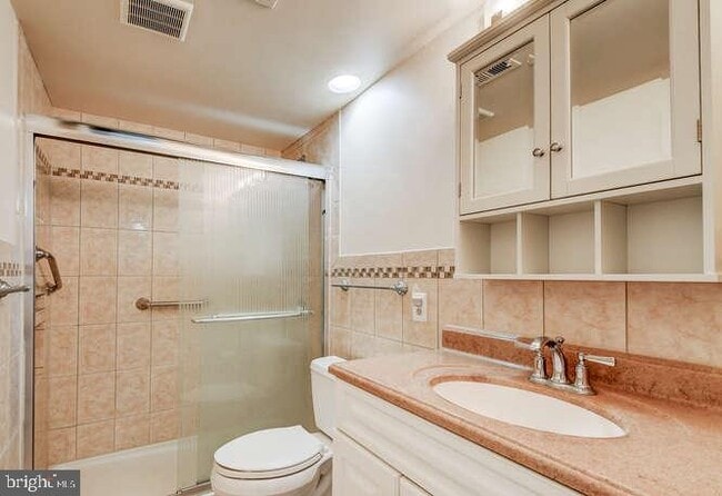 Building Photo - 5 Cross Keys Rd