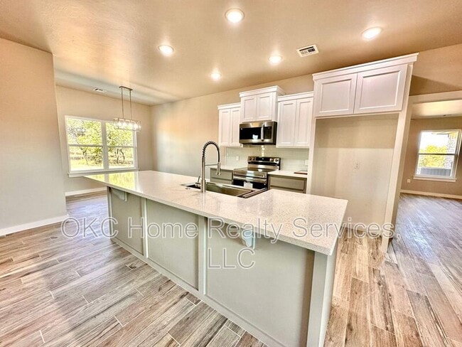 Building Photo - 2184 Hilltop Ln