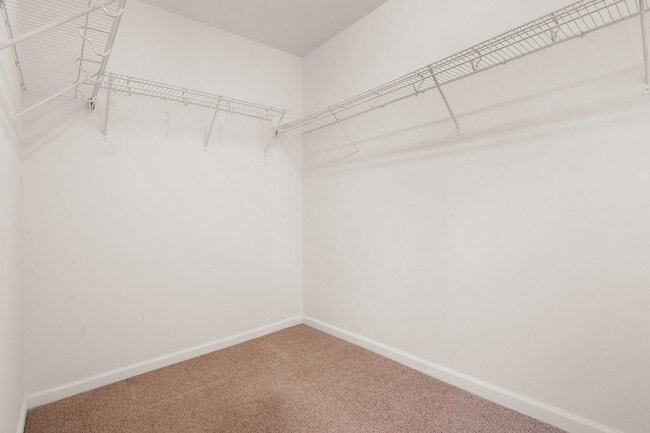 Building Photo - Spacious, end-unit townhome in North Raleigh!