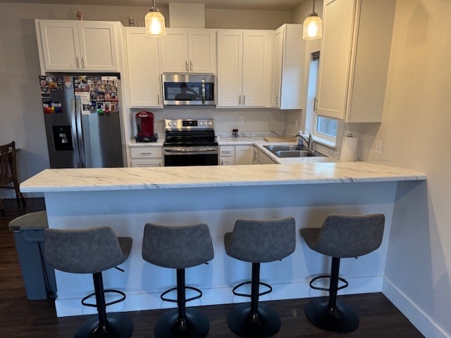 Island and Kitchen - 205 Manhattan South Rd