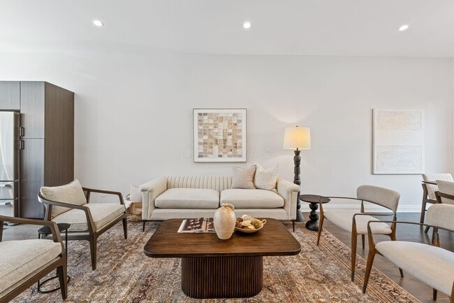 Building Photo - 801 N 6th St