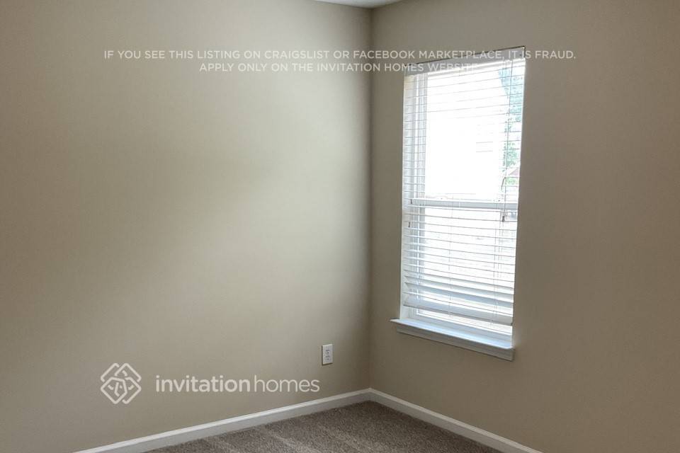 Building Photo - 225 Alamosa Path SW