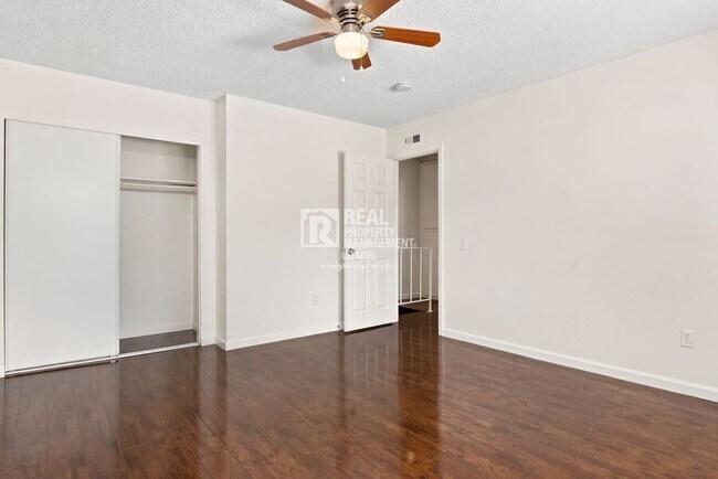 Building Photo - 3009 Canyon Crest Dr