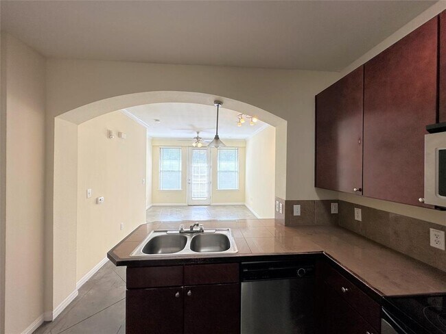 Building Photo - 2505 San Gabriel St