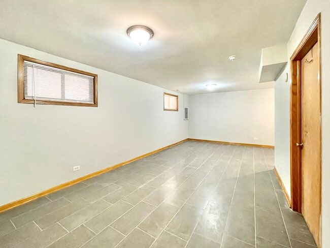 Building Photo - 3162 S Throop St