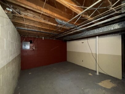 Building Photo - "Charming 2-Bed Gem with Hardwood Floors in Saint Paul's Vibrant South Side!"