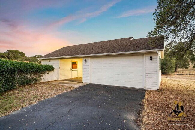 Building Photo - 5291 Bryant Rd