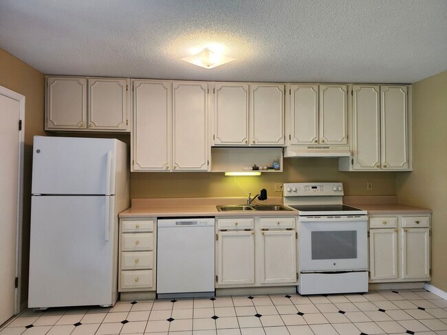 Building Photo - 3903 Kingsbridge Rd
