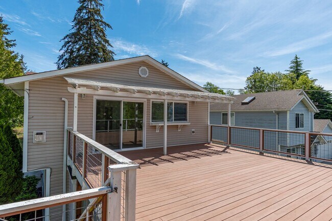 Building Photo - Spacious 2+ Bedroom Home on Corner Lot in ...