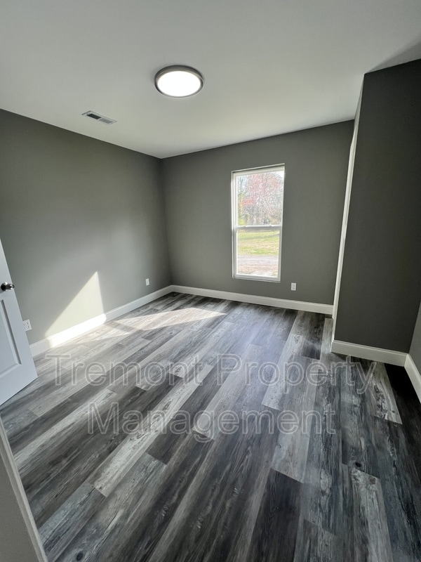 Building Photo - 1100 Tunnel Blvd