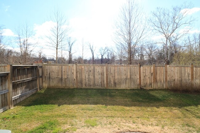 Building Photo - SHORT TERM LEASE AVAILABLE -- Luxury TH in Bethesda - 4 bed + 3.5 ba - Elevator TH in Gated commu...