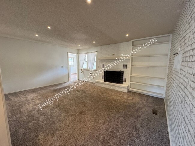 Building Photo - Stylish 3-Bedroom Home with Beautiful Kitc...