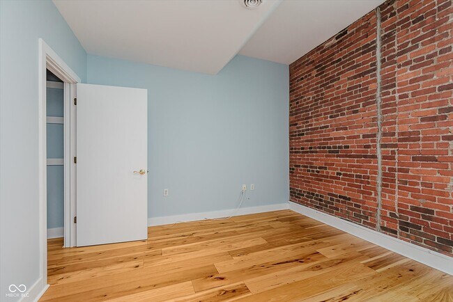 Building Photo - 430 N Park Ave