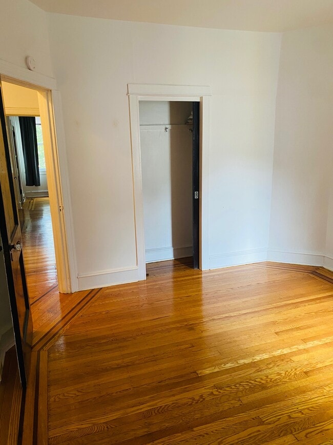 Building Photo - 882 Corinthian Ave