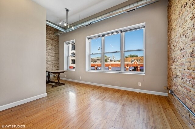 Building Photo - 1807 W North Ave