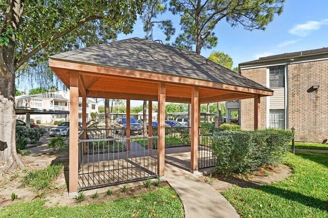 Building Photo - 2750 Holly Hall St