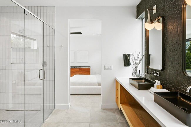 Building Photo - 4002 N 33rd Pl