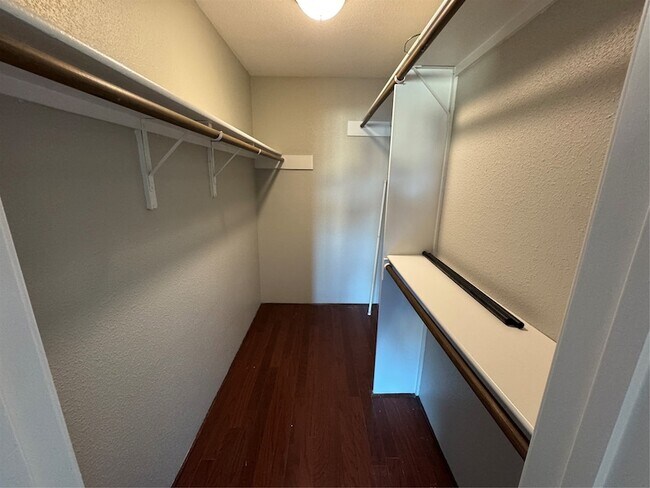 Building Photo - 7400 Bellerive Dr