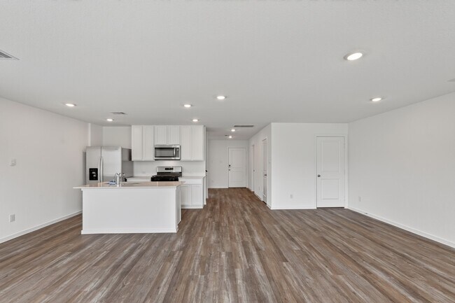 Building Photo - 40818 Hawthorne Glades St