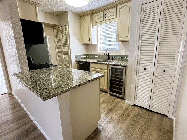 Building Photo - 12100 Melville Dr