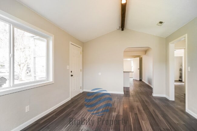 Building Photo - 1307 Elm St