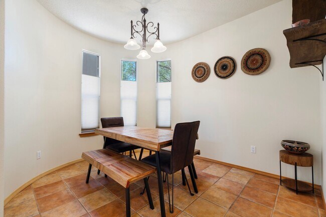 Building Photo - 6416 Sage Point Ct NE