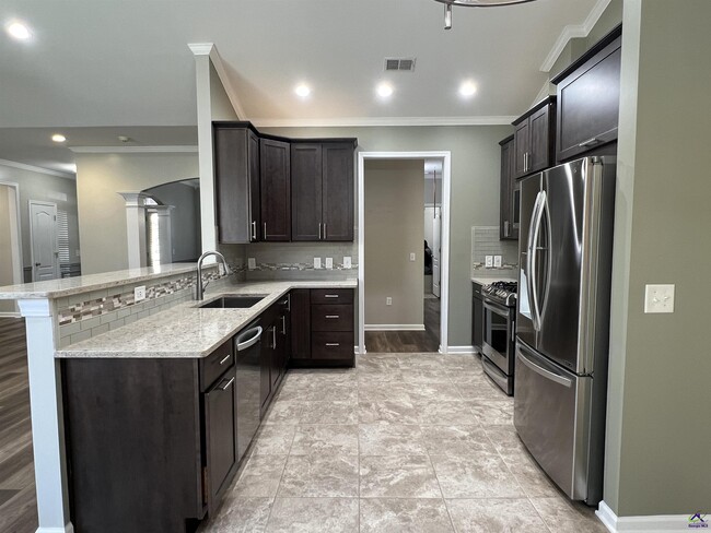 Building Photo - 210 Hearthwood Dr