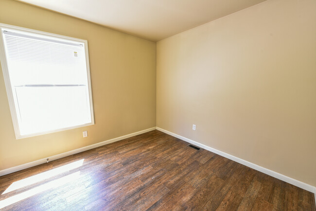 Building Photo - 83 Ennis Dr