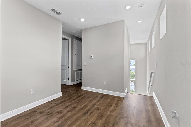 Building Photo - 10205 Pearson Ave