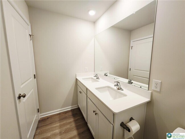 Building Photo - 1182 Susan Cir