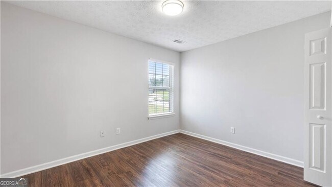 Building Photo - 317 Shasta Ln