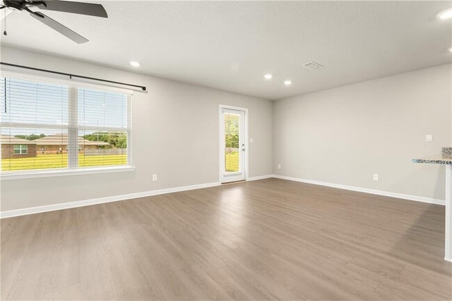 Building Photo - 2613 Windmere Dr E