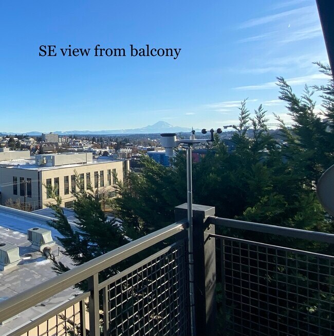 Building Photo - 412 11th Ave