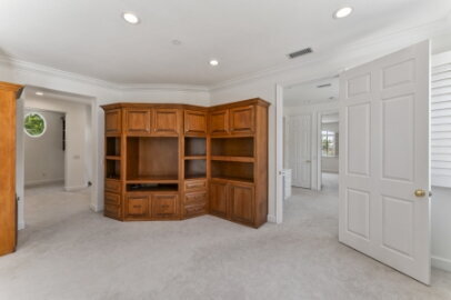 Building Photo - Luxurious, 5450 SqFt,  5 Ensuite Bedrooms ...
