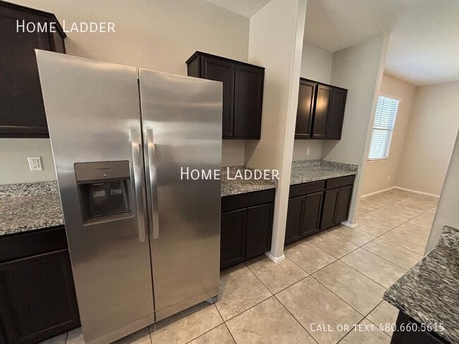 Building Photo - 10453 E Cliffrose Ln