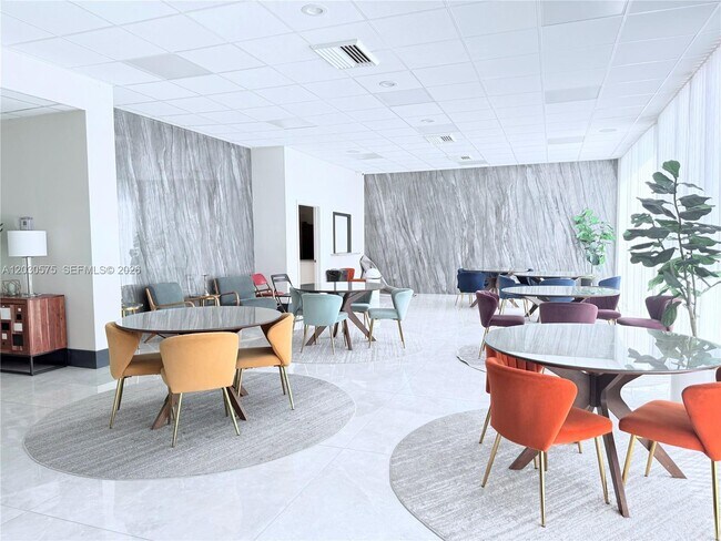 Building Photo - 3140 S Ocean Dr