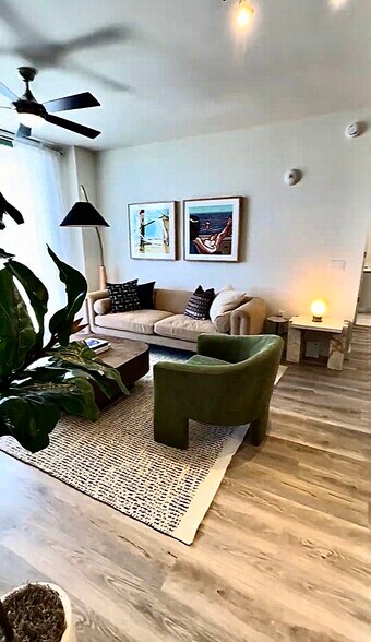 Building Photo - 722 NW 2nd Ave