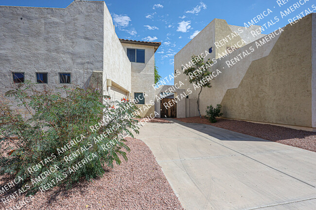 Building Photo - 544 N Alma School Rd