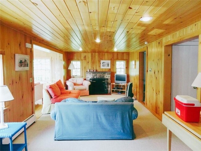 Building Photo - 140 Treasure Rd