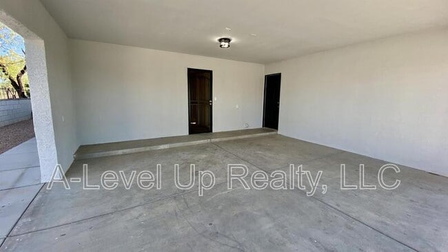 Building Photo - 231 W 28th St