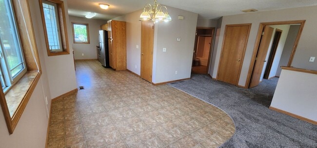 Building Photo - Beautiful 3 Bed, End Unit, Town Home for Rent