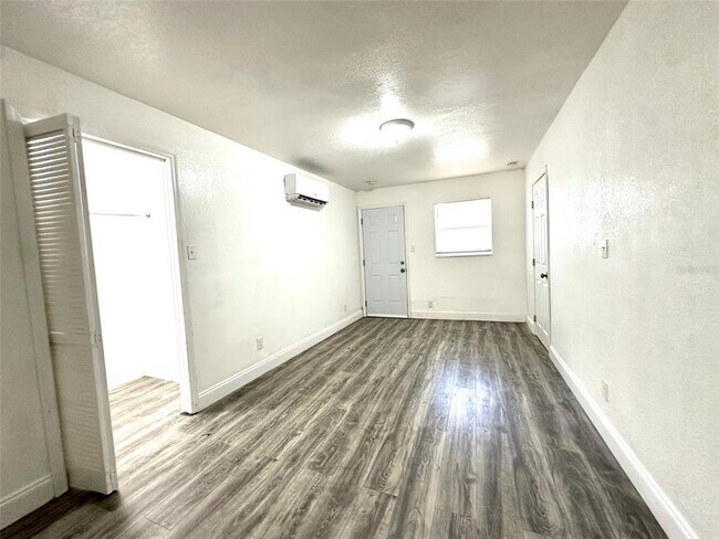 Building Photo - 3905 54th Ave N