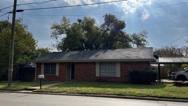 Building Photo - 606 Marshall St