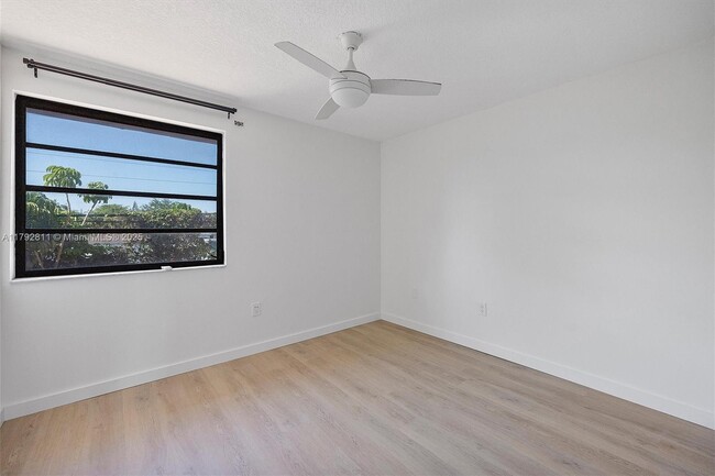 Building Photo - 3809 SW 82nd Ave
