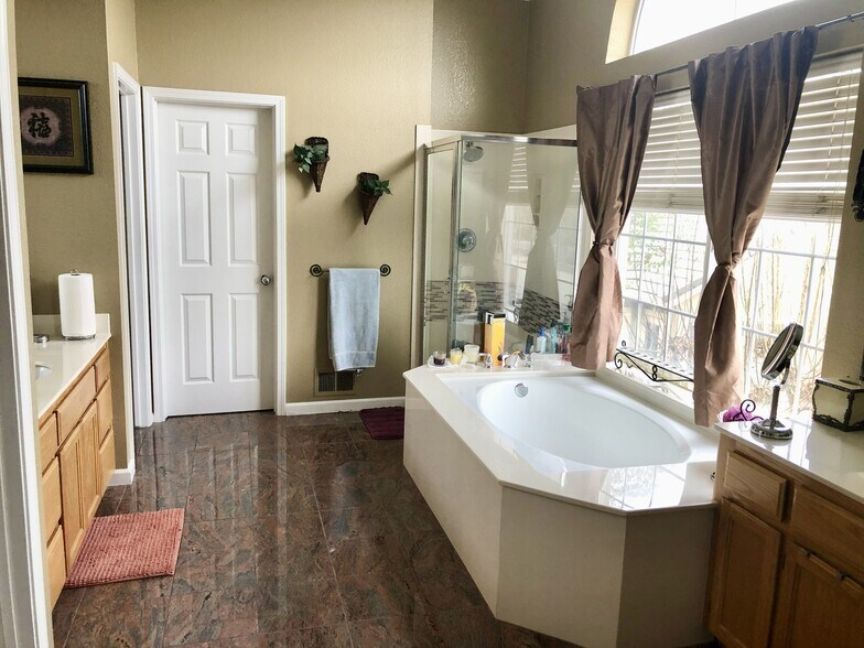Building Photo - 2755 Huff Dr