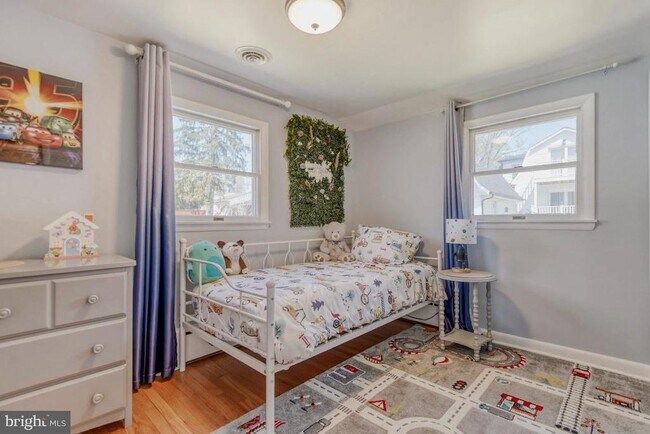 Building Photo - 1715 Tacoma Rd