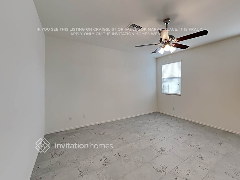 Building Photo - 11445 W La Reata Ave
