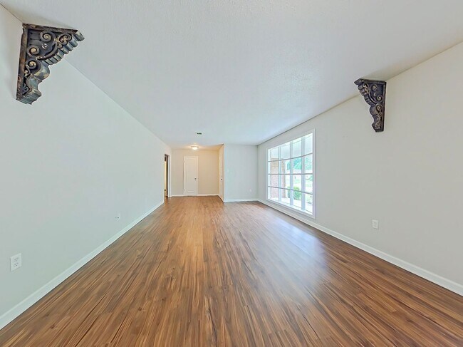 Building Photo - 850 Brookfield Pkwy