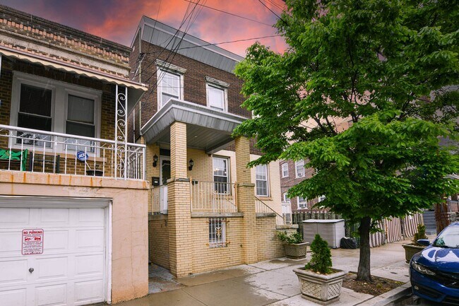 Building Photo - 606 59th St