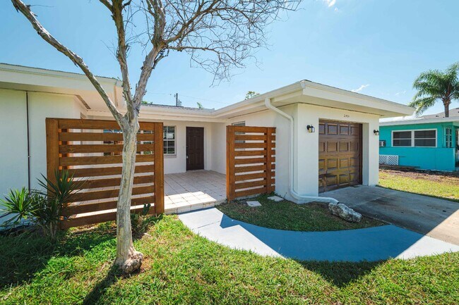 Building Photo - 2491 Coronado Way